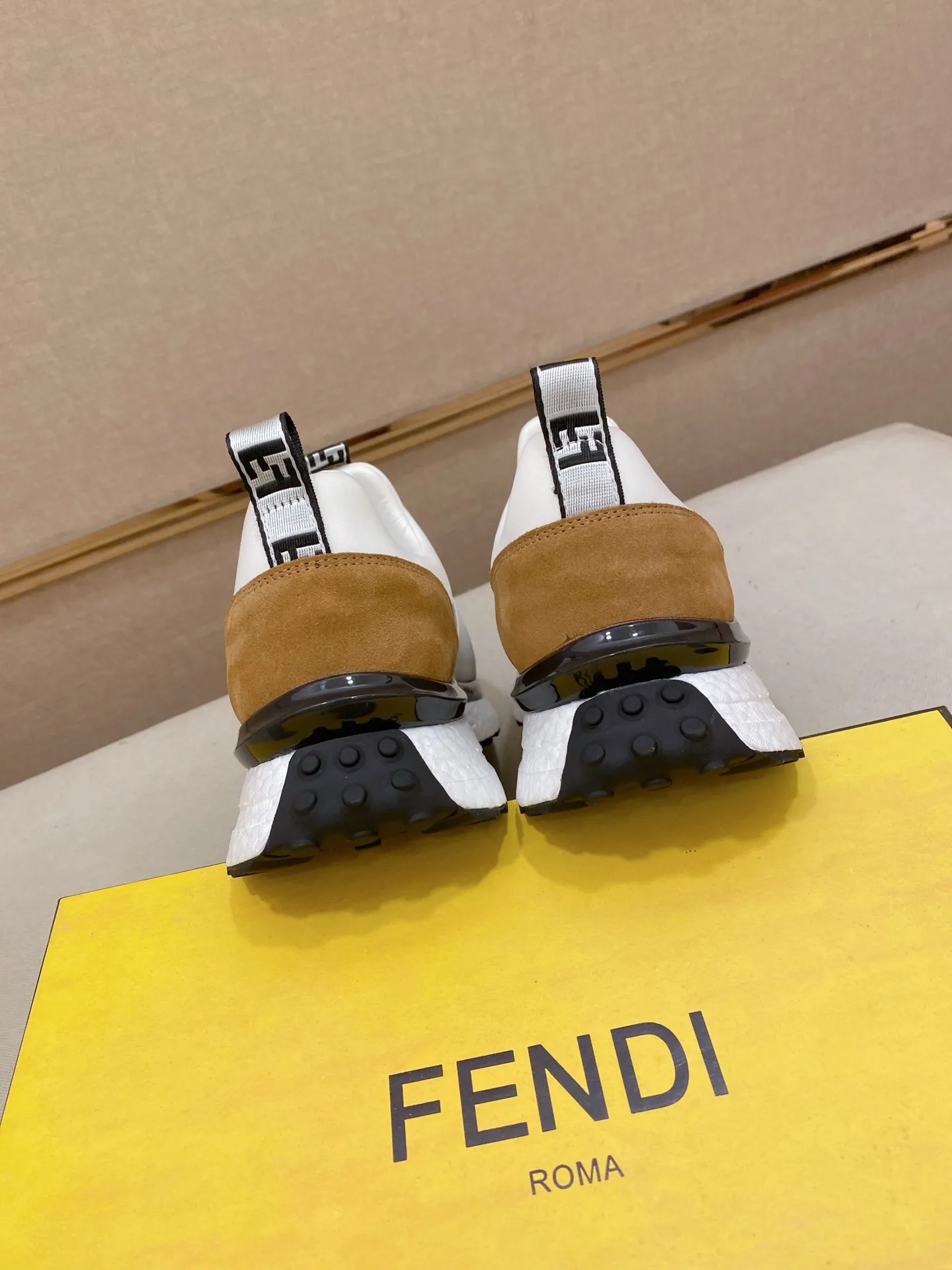 Men's shoes 💰 462💰 (fendi) New high-top 👊🏻 upper 🇮🇹 imported cowhide fabric 🇩🇪 lining imported breathable mesh lining. The original outsole is molded to highlight the identity of every man, and the upper foot is elegant and stable🚶🏻🚶🏻The high-end custom counters reproduce the original version📯No matter the wind or rain, the shoe last remains unchanged and can withstand the verification of time🔍️,🔵 Size: 38-44